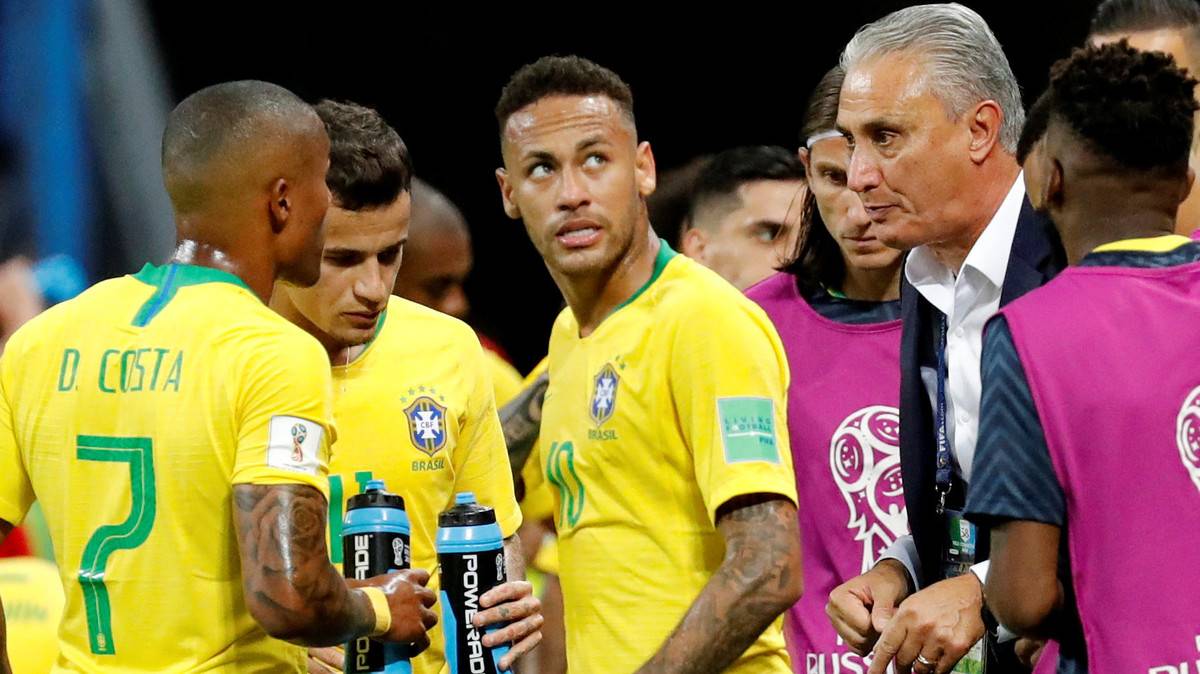 نجوم البرازيل يطلبون استمرار المدرب تيتي