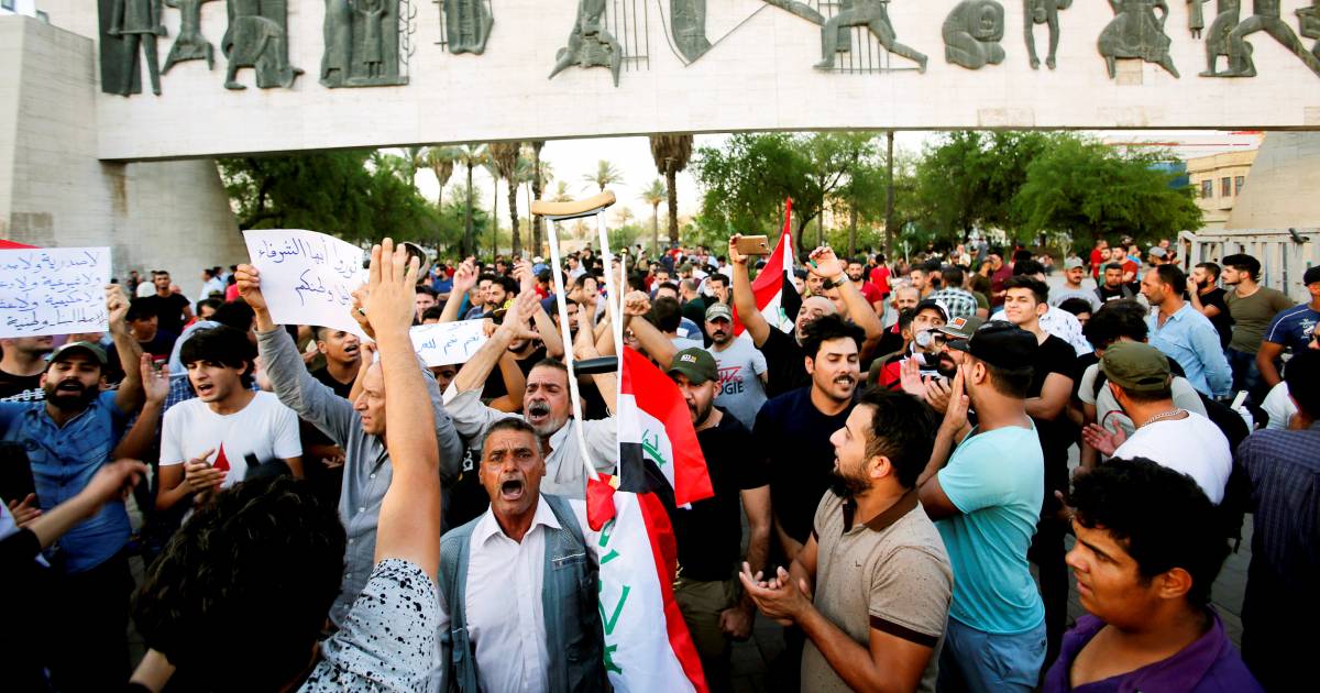 خلية أزمة في كل وزارة ومحافظة لوضع حلول لمطالب المتظاهرين.. الحكومة العراقية تبحث عن مَخرج سريع، والمحتجون: مجرد وعود