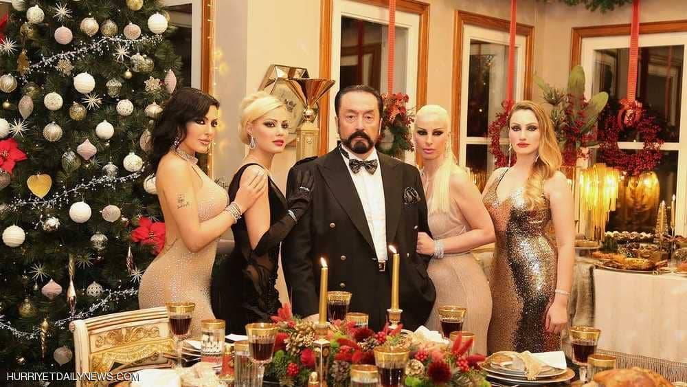 "الداعية" التركي المثير للجدل يكشف عن دخله ويرد على التهم