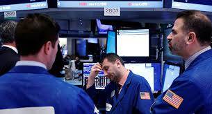 الأسهم الأمريكية تهبط متضررة من أرباح مخيبة للآمال ومخاوف التجارة