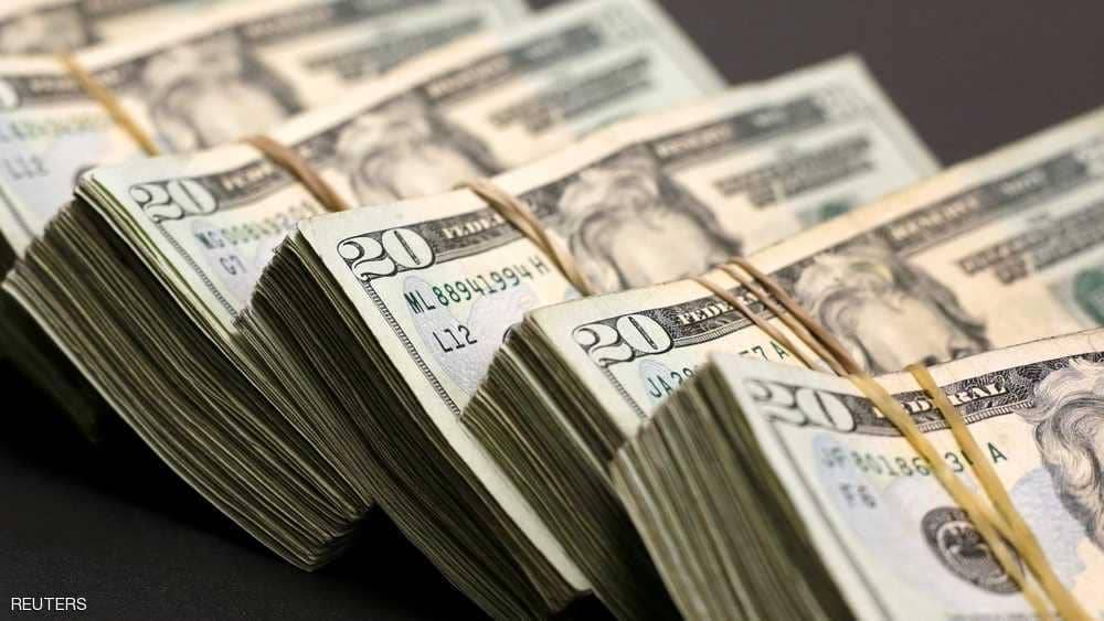 الدولار دون أعلى مستوى في عام