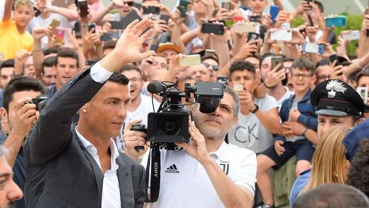صورة رونالدو بقميص اليوفي تحقق رقما قياسيا على 
