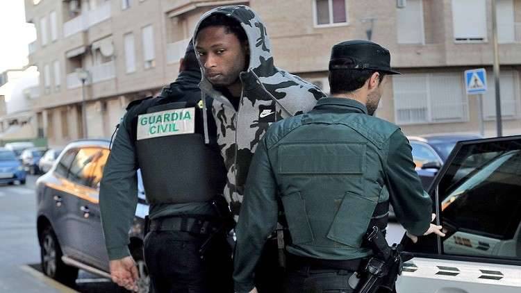 ناد إسباني يتعاقد مع سجين سابق