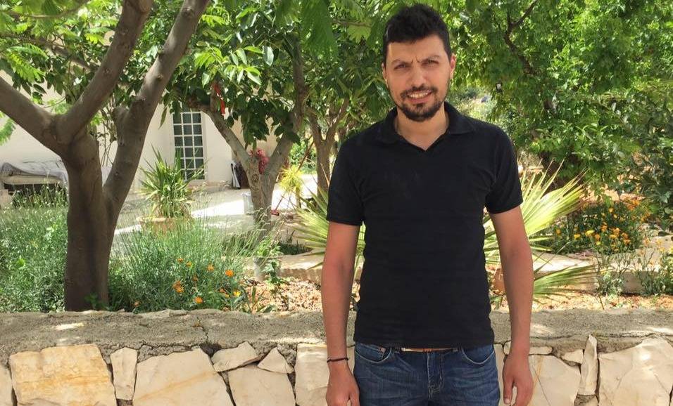 توقيف الناشط محمد عواد.. وإطلاق سراحه بعد توقيع تعهّد
