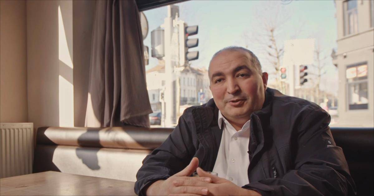 فؤاد أحيدار.. مغربي مسلم تحت قبة برلمان بروكسل