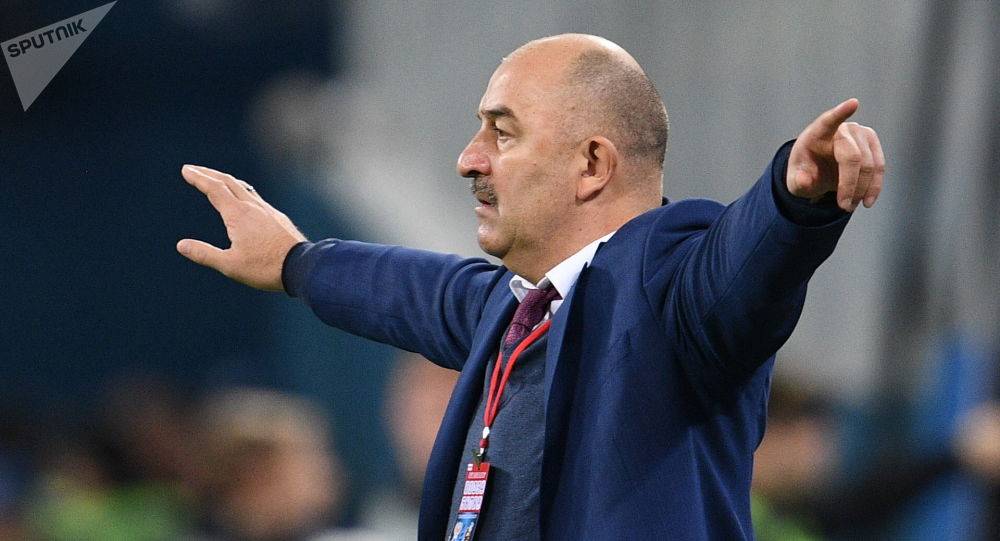 مدرب المنتخب الروسي: سعيد بالعمل مع المنتخب ولم أقرر بعد مصيري معه