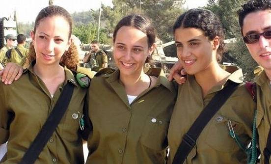 قرار إسرائيلي يمنع المجندات من خلع حمالات الصدر!