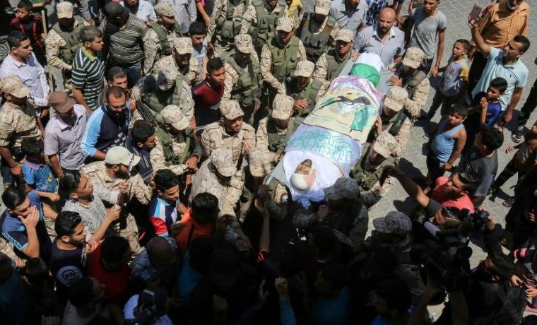 استشهاد 3 فلسطينيين بقصف إسرائيلي مكثف على طول حدود قطاع غزة