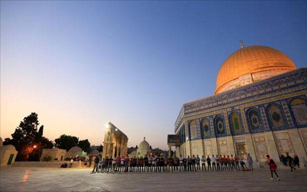 إستنكارات حول قرار الكنيست الذي ينص على أنّ فلسطين «الدولة القوميّة للشعب اليهودي»
عون : القانون انتهاك لقرارات الأمم المتّحدة ويستوجب تكاتفاً عربياً ــ برّي : عدوان على فلسطين وشعبها
حزب الله : هدفه حرمان الفلسطينيين من العودة ــ جنبلاط : أمن إسرائيل الأساس هكذا قرّر هواة البوكر