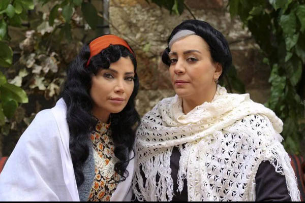 ​نجم سوري يحذر النساء من دخول مطعم 
