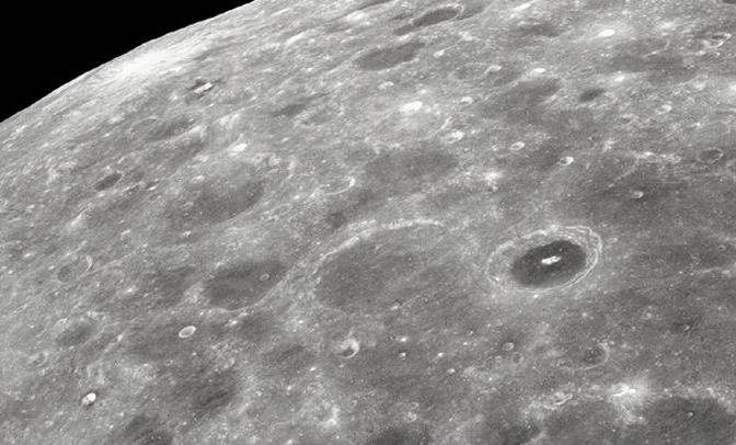 ترامب إلى القمر!