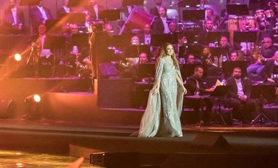 بالصور: بري يفاجئ الحضور بحفل جوليا في صور