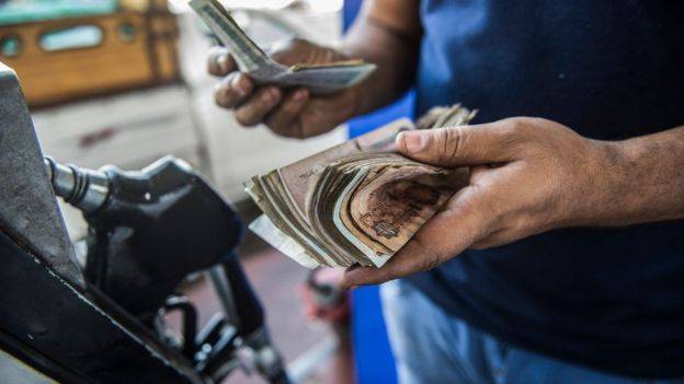 كيف يدبر المصريون حياتهم في ظل ارتفاع الأسعار؟