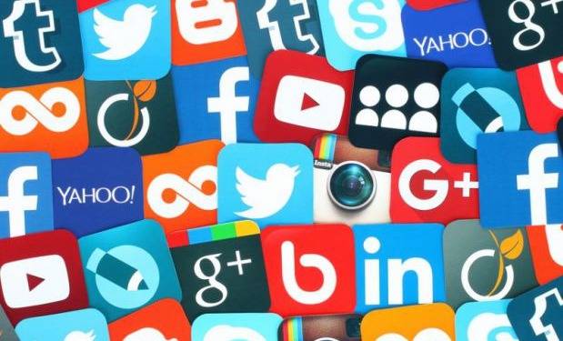 مواقع التواصل سبب الأمراض العقلية عند الأطفال.. ستيفنز يخرج عن صمته!