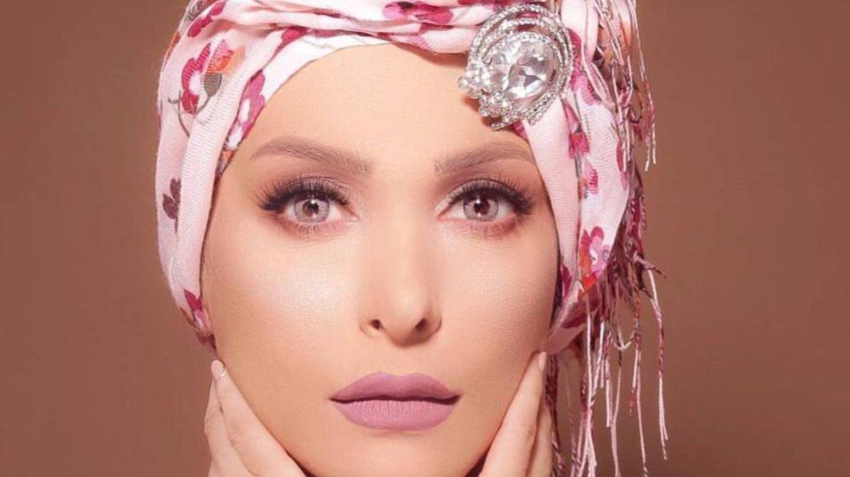 ​هل خلعت امل حجازي الحجاب؟؟
