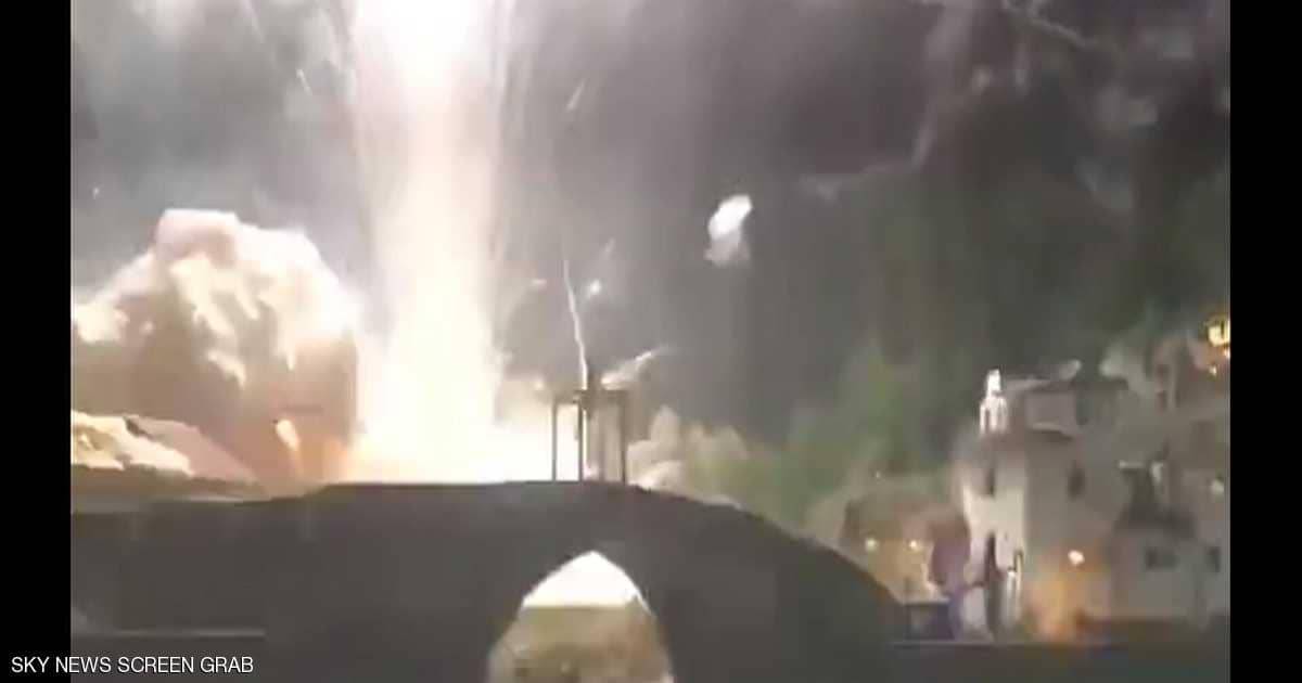 شاهد.. عرض ألعاب نارية يتحول إلى انفجارات ضخمة
