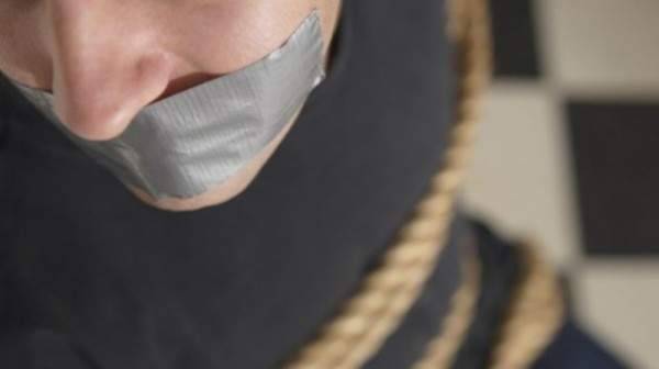 فنان عالمي يتعرض للإختطاف والضرب والسرقة