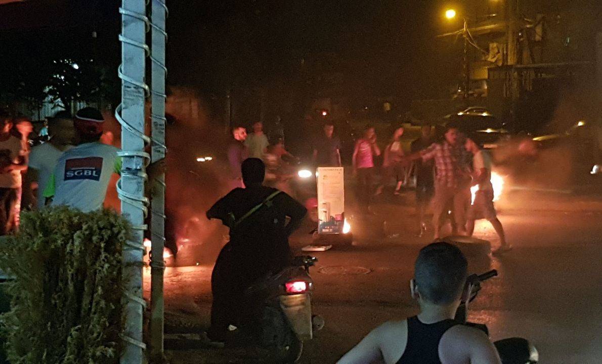 بالصور.. قطع طريق جبل البداوي بسبب 