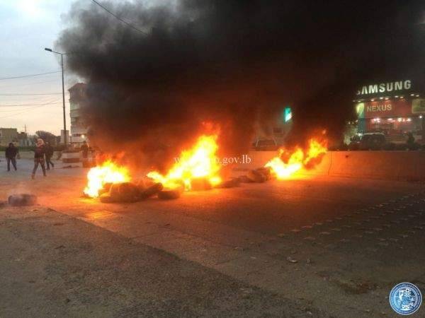 إعادة إقفال الطريق الدولية عند مفرق بريتال بالاتجاهين
