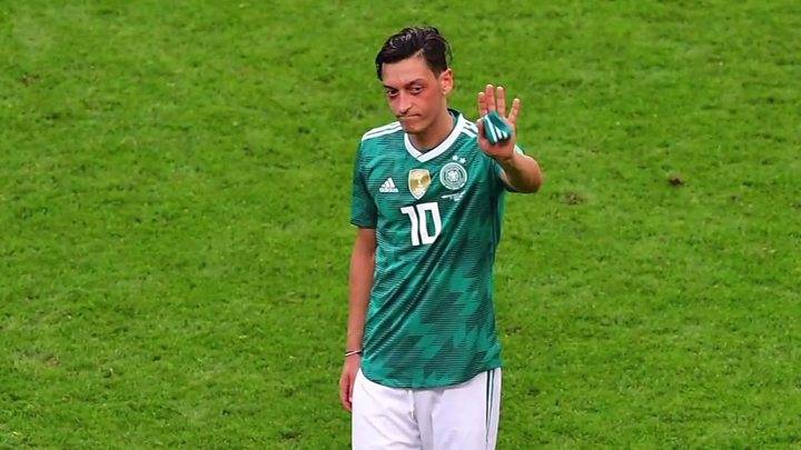 الاتحاد الألماني يرد على اتهامات العنصرية التي وجهها مسعود أوزيل