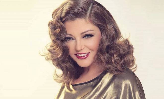فتاة تجمع سميرة سعيد وأصالة وأنغام عبر 