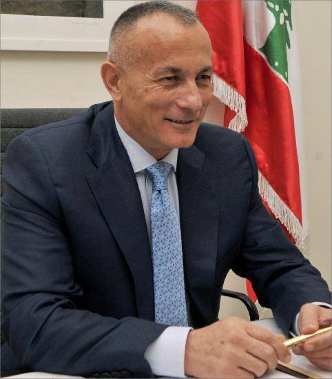 روكز مغردا: لا مكان للاقزام