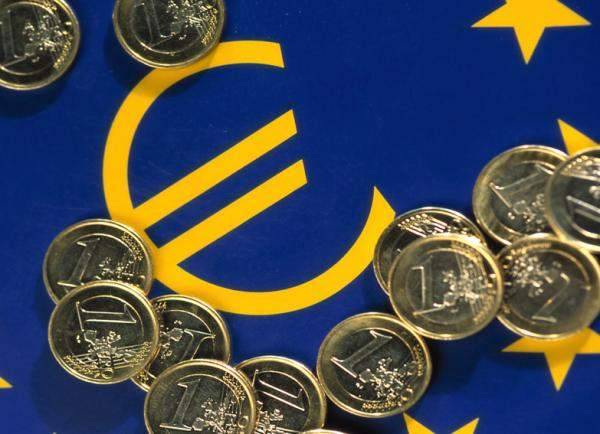 زوج اليورو يتراجع إلى مستويات 1.1678 دولار