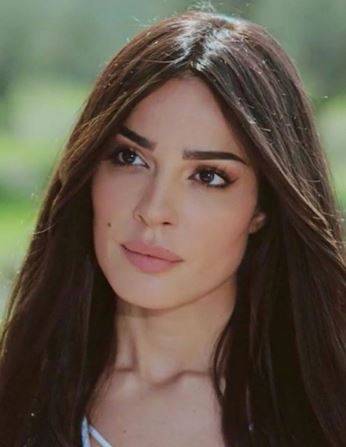 نادين نسيب نجيم بإطلالات مختلفة وتسأل أيّها الأجمل؟ وماذا قالت عن رمضان 2019؟