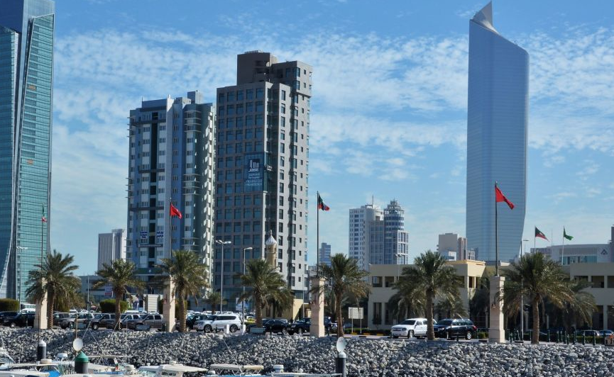 مسؤول: الكويت تدرس وقف مرور ناقلات النفط عبر مضيق باب المندب