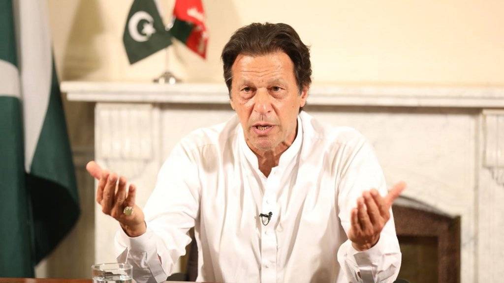 Imran Khan, exestrella de críquet, se declara ganador de las elecciones en Pakistán