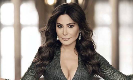 بالصورة.. إليسا مع ميسي وزوجته في إيبيزا!