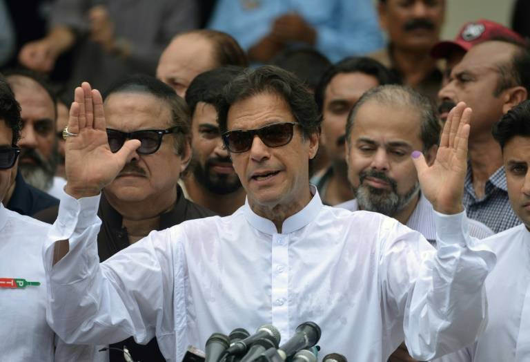 عمران خان يفوز في الانتخابات الباكستانية لكن دون غالبية مطلقة