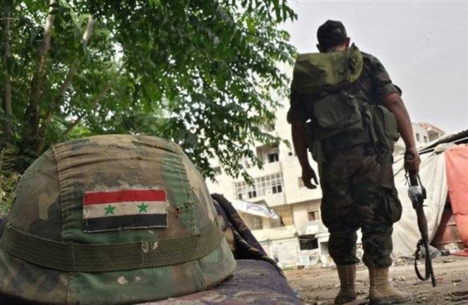 بالصور - نجمة عربية تعلن ارتباطها بمقاتل في الجيش السوري