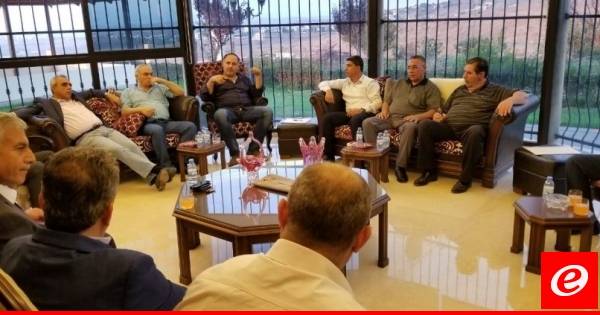 اجتماع في منزل النائب درغام بحث قضية عودة النازحين السوريين