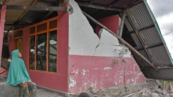 زلزال لومبوك في إندونيسيا: مقتل 14 شخصا ودمار يلحق بآلاف المنازل