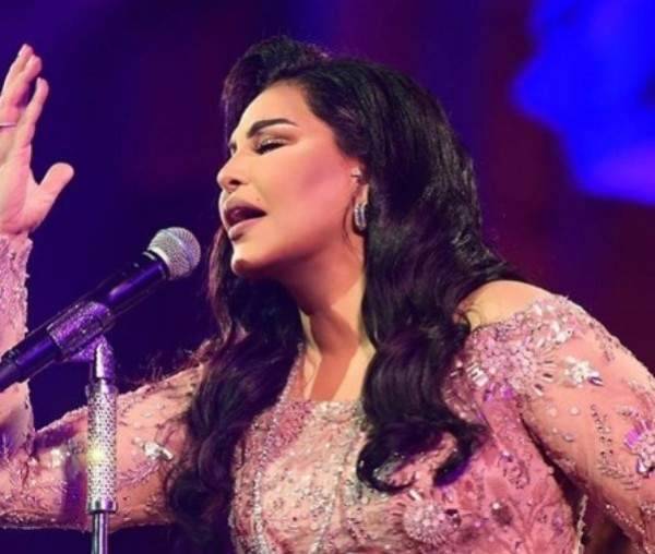 أحلام تتوقف عن الغناء فجأة على المسرح فماذا حصل معها؟ بالفيديو