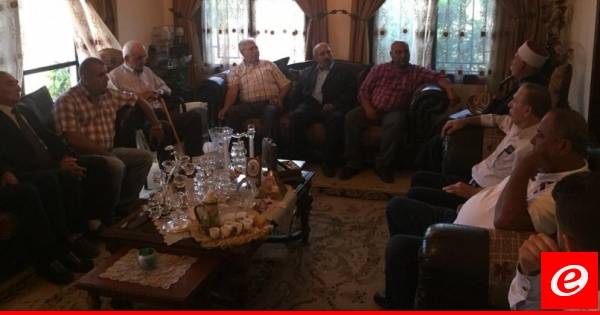 النشرة:وفد من الحزب الشيوعي يزور الشيخ سليمان جمال الدين شجاع معزياً بضحايا السويداء