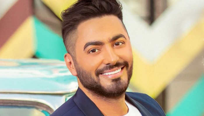 بالصور۔۔ ​تامر حسني يشعل بور سعيد
