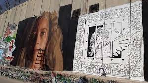 إسرائيل تطرد الرسامين الإيطاليين اللذين رسما عهد التميمي على جدار الفصل