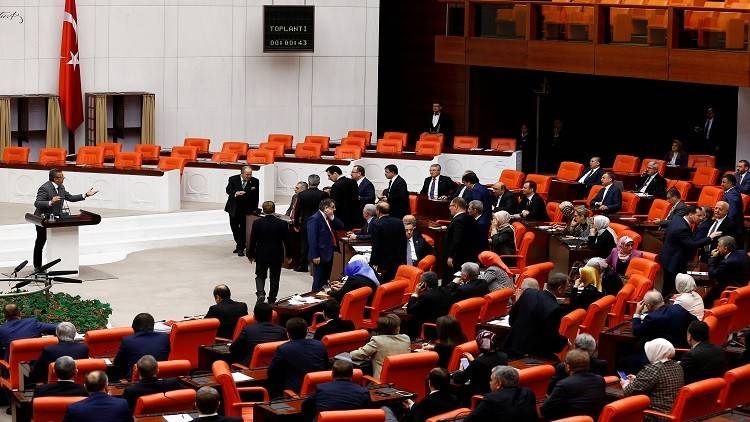 هل تذهب انثى الذئب لباقي القطيع الرمادي بالبرلمان التركي