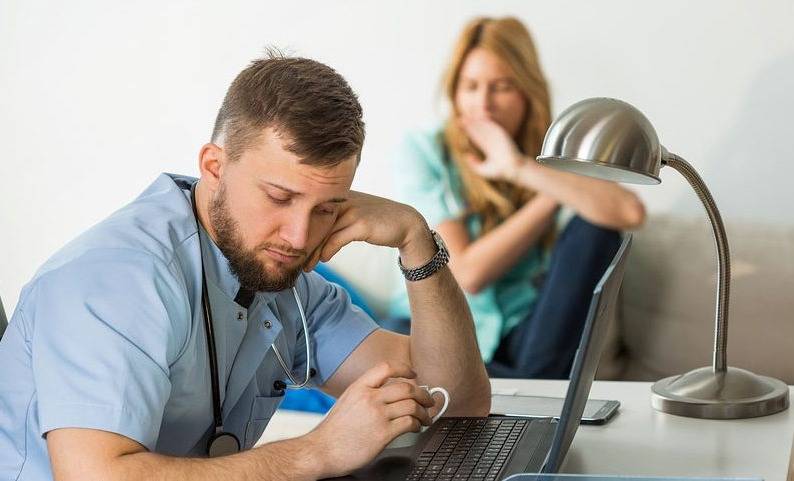 دراسة.. إذا كانت هذه مدة دوامك فأنت أكثر عرضة لهذا المرض