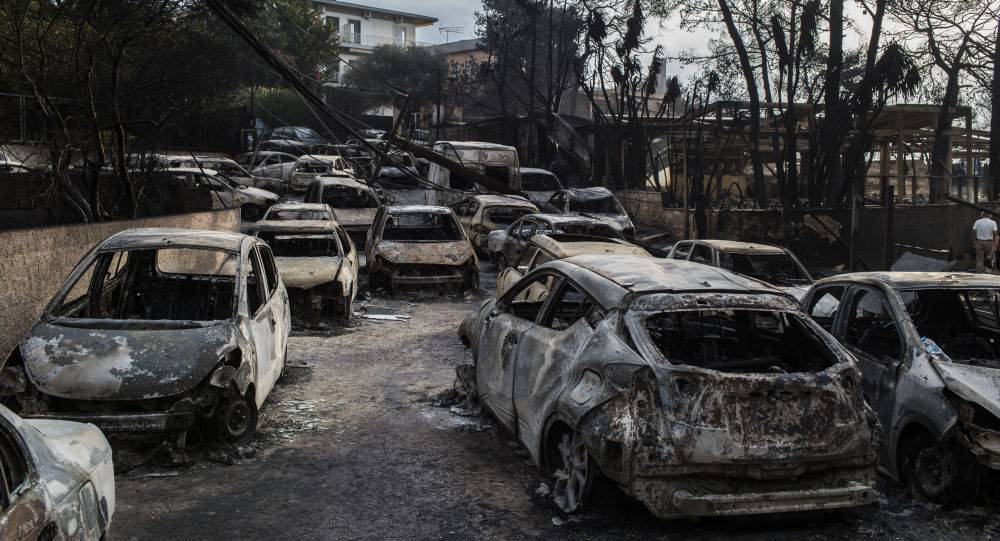 وسط غضب شعبي... رئيس الحكومة اليونانية يتفقد القريتين المنكوبتين جراء الحريق