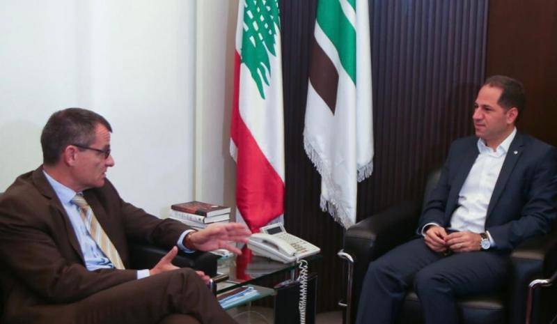 السفير الالماني زار الجميّل في زيارة وداعية