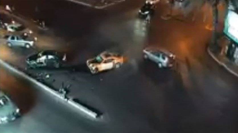 بالفيديو- حادث سير على تقاطع برج الغزال لعدم التقيد بالإشارة الضوئية