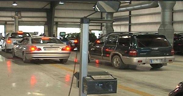 وقفة تضامنية لعمال ومستخدمي المعاينة الميكانيكية مع الموظفين المصروفين