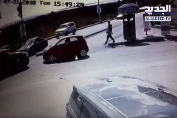 بالفيديو - حادث دهس متعمد لشرطي في مدينة صور