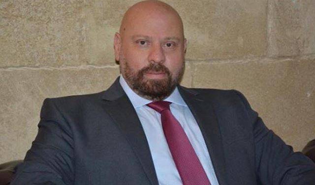 نهرا يطلب منع السباحة على طول كورنيش الميناء