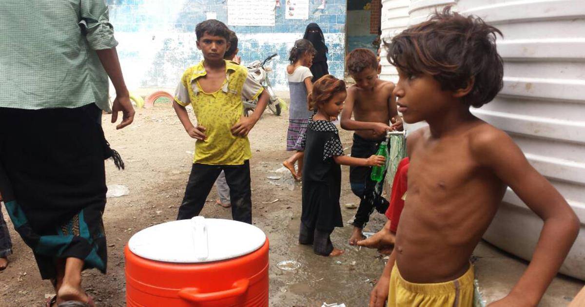 قصف التحالف وخنادق الحوثيين تحرم الحديدة الماء