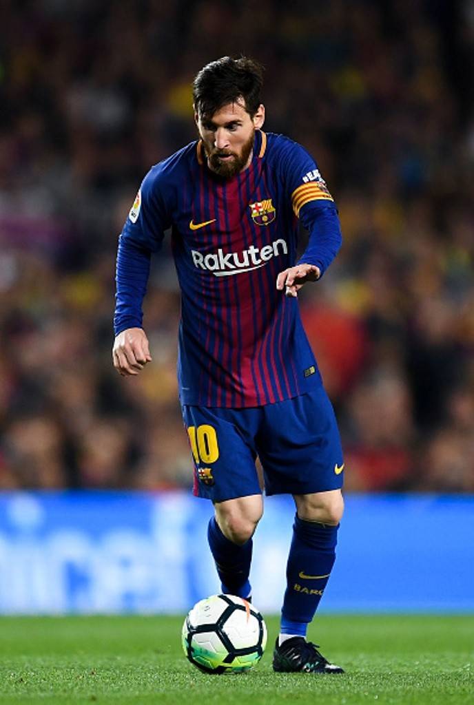 ميسي يطالب أبيدال بتدعيم صفوف برشلونة بقوة