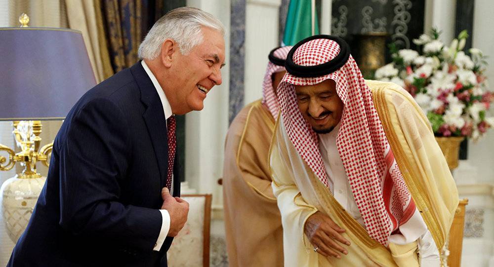 موقع أمريكي يكشف عن "خطة سرية" سعودية إماراتية لغزو قطر ودور تيلرسون فيها